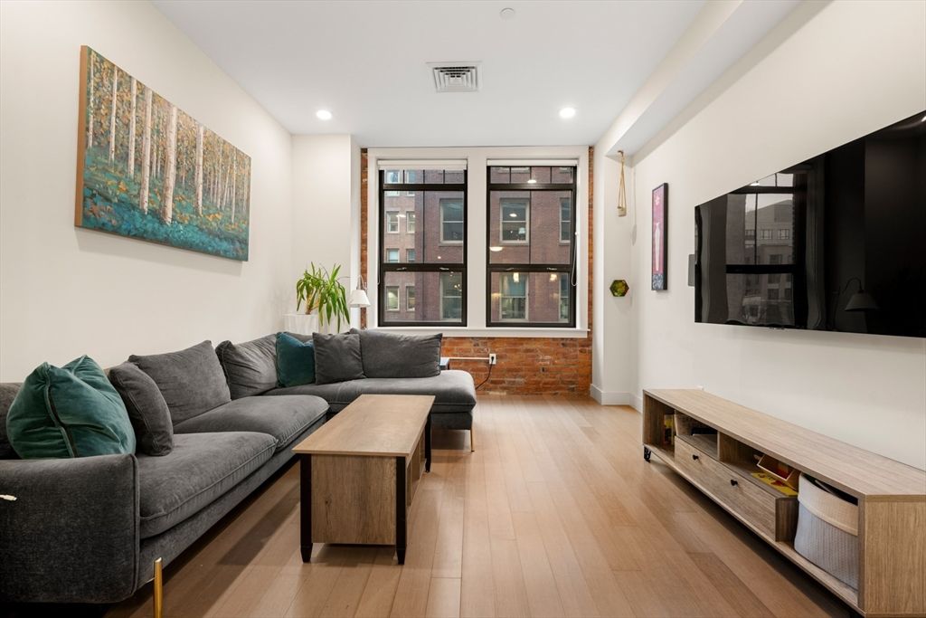 Interior, Living room, Recessed Lighting, Wood Texture Flooring