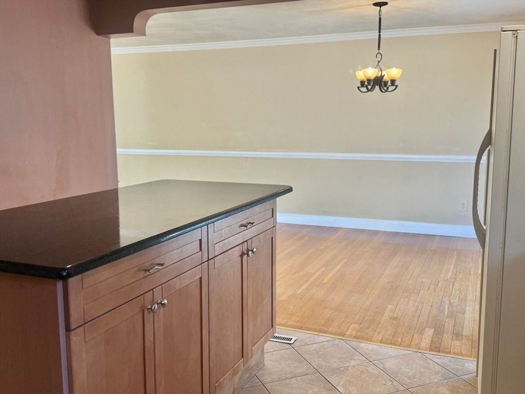 Interior, Pendant Lights, Wood Texture Flooring