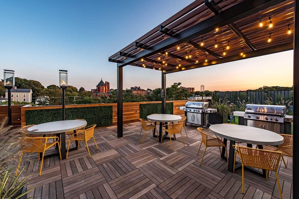 Exterior, Outdoor Kitchen