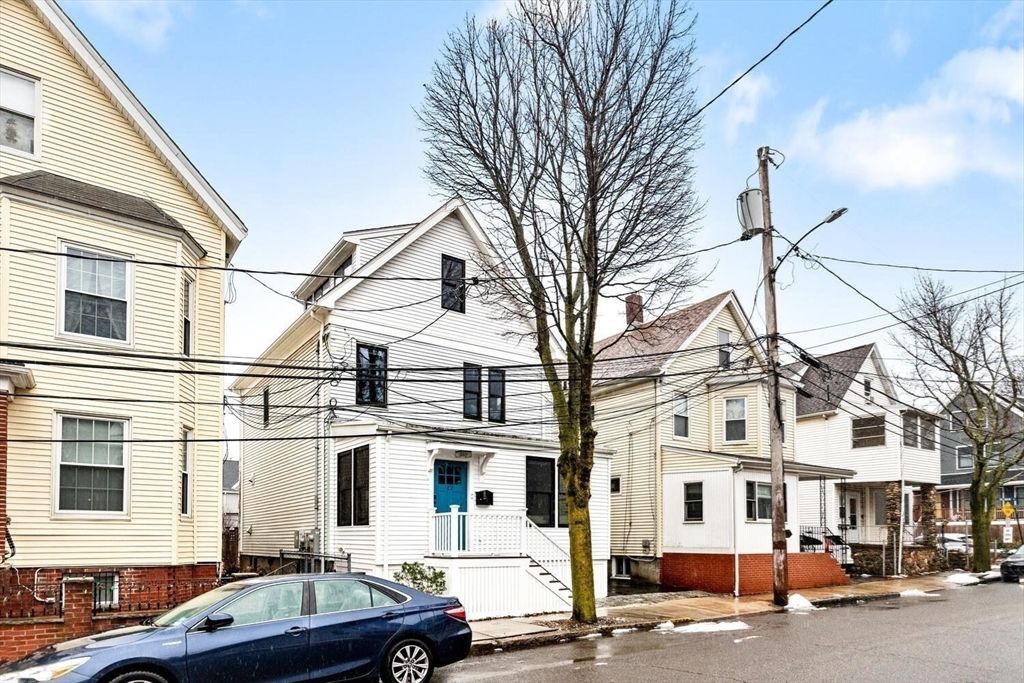 Exterior, Facade, Rowhouse