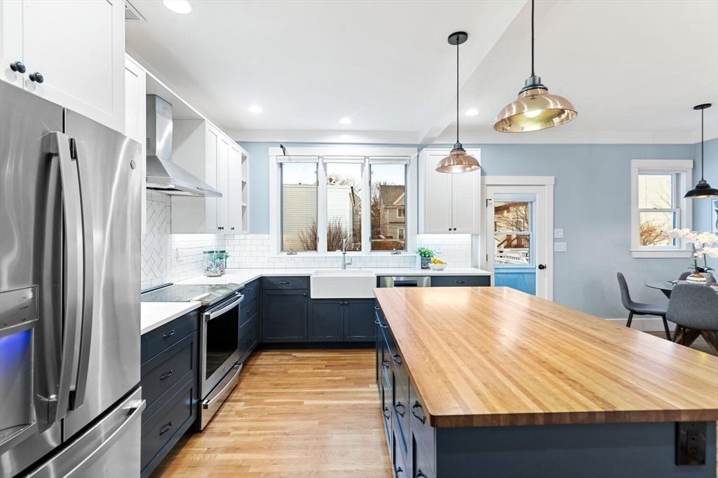 Dining room, Interior, Kitchen, Pendant Lights, Recessed Lighting, Stainless Steel Appliances, Wood Texture Flooring