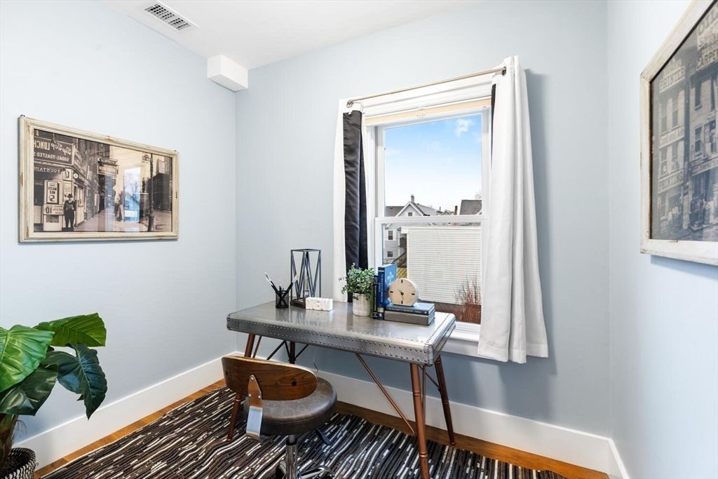 Home Office, Interior