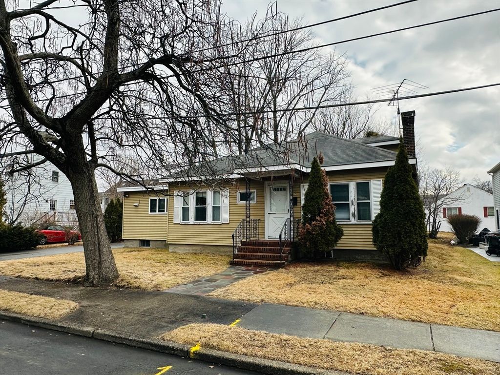 Exterior, Facade, Cape Cod