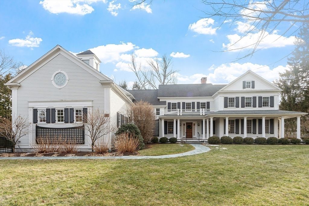 Exterior, Facade, Farmhouse