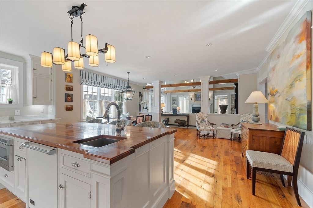 Chandelier, Interior, Kitchen, Living room, Pendant Lights, Recessed Lighting, Wood Texture Flooring