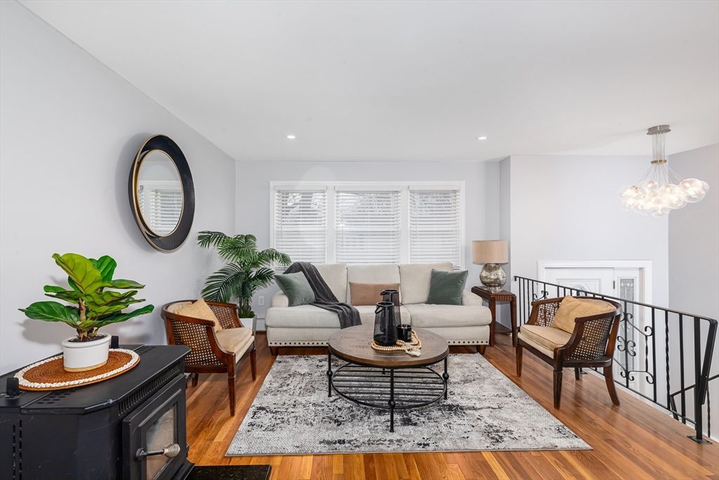 Interior, Living room, Pendant Lights, Recessed Lighting, Wood Texture Flooring