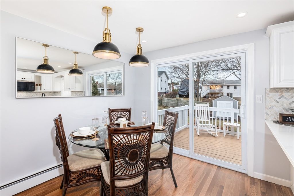 Dining room, Interior, Kitchen, Pendant Lights, Recessed Lighting, Wood Texture Flooring