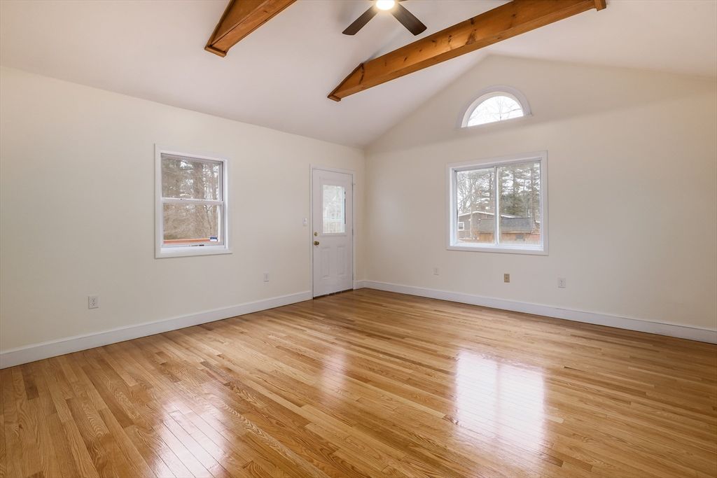 Empty room, Interior, Wooden Beams, Wood Texture Flooring