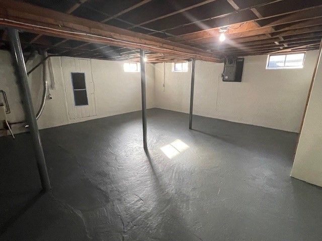 Empty room, Interior, Wooden Beams