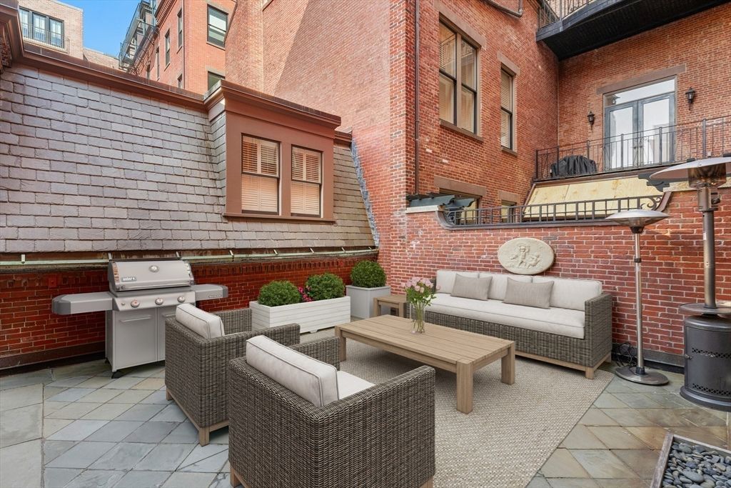 Exterior, Outdoor Kitchen