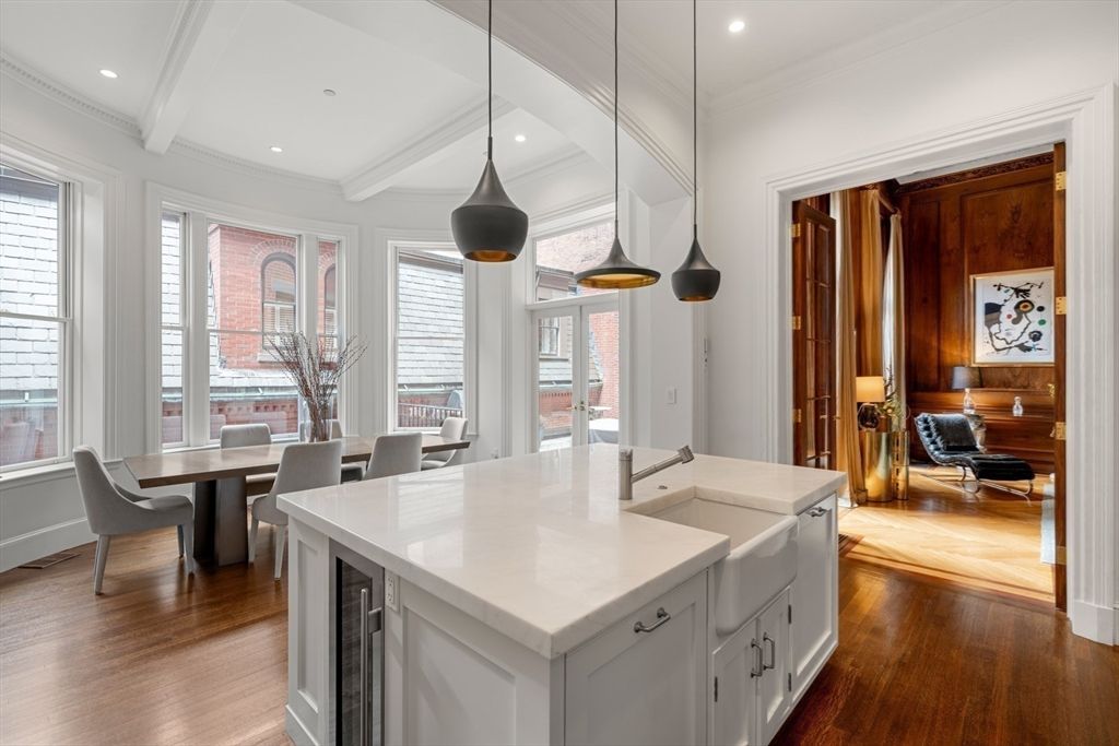 Dining room, Interior, Kitchen, Pendant Lights, Recessed Lighting, Wood Texture Flooring