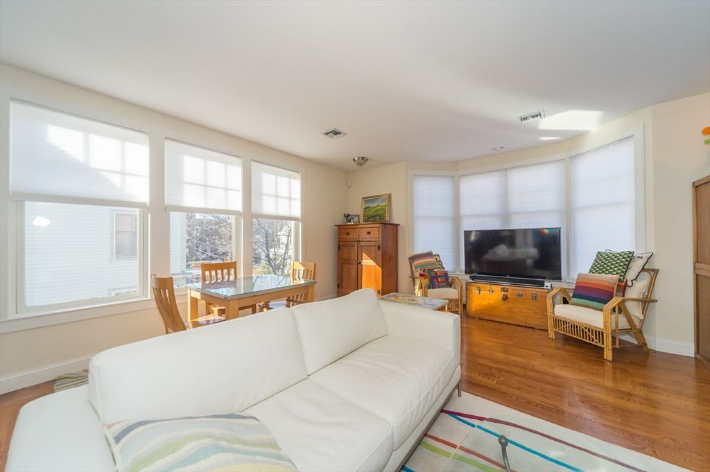 Dining room, Interior, Living room, Recessed Lighting, Wood Texture Flooring