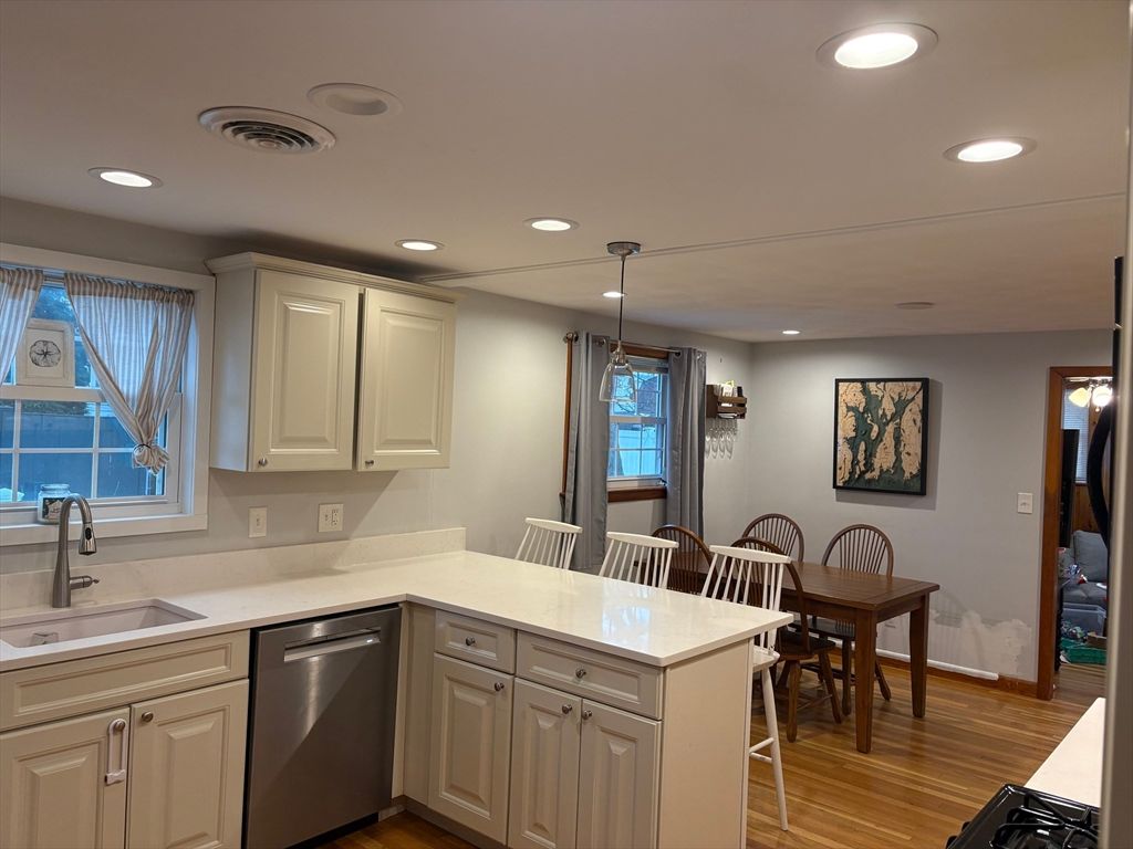 Dining room, Interior, Kitchen, Recessed Lighting, Wood Texture Flooring