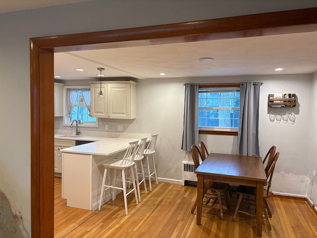 Dining room, Interior, Kitchen, Pendant Lights, Recessed Lighting, Wood Texture Flooring