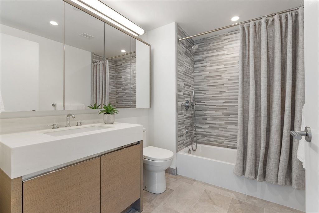 Bathroom, Interior, Recessed Lighting