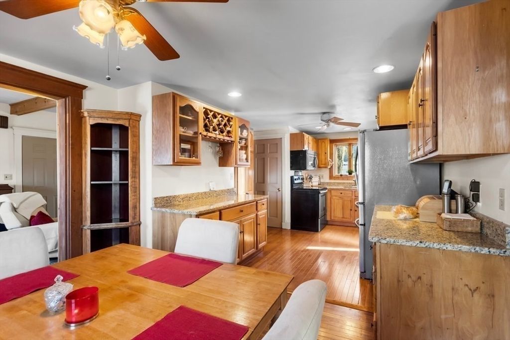 Dining room, Interior, Kitchen, Recessed Lighting, Wood Texture Flooring