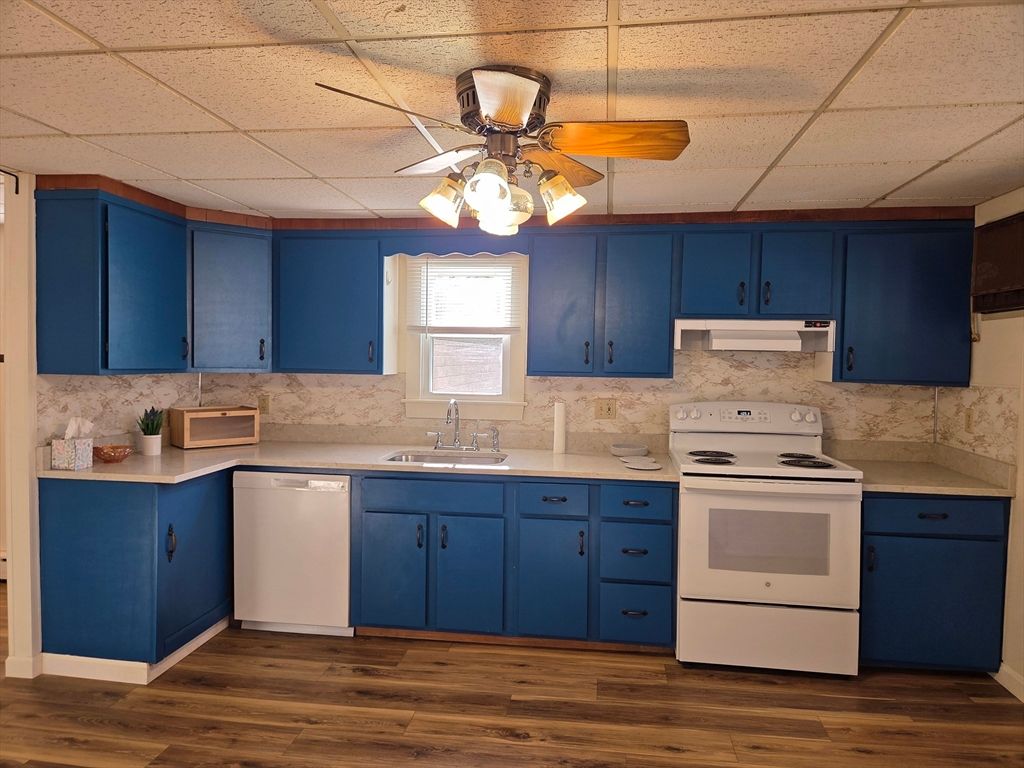 Interior, Kitchen, Wood Texture Flooring