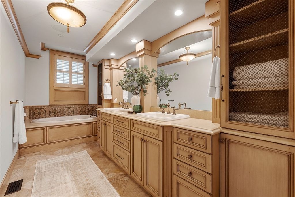 Bathroom, Dual Sink Vanities, Interior, Recessed Lighting