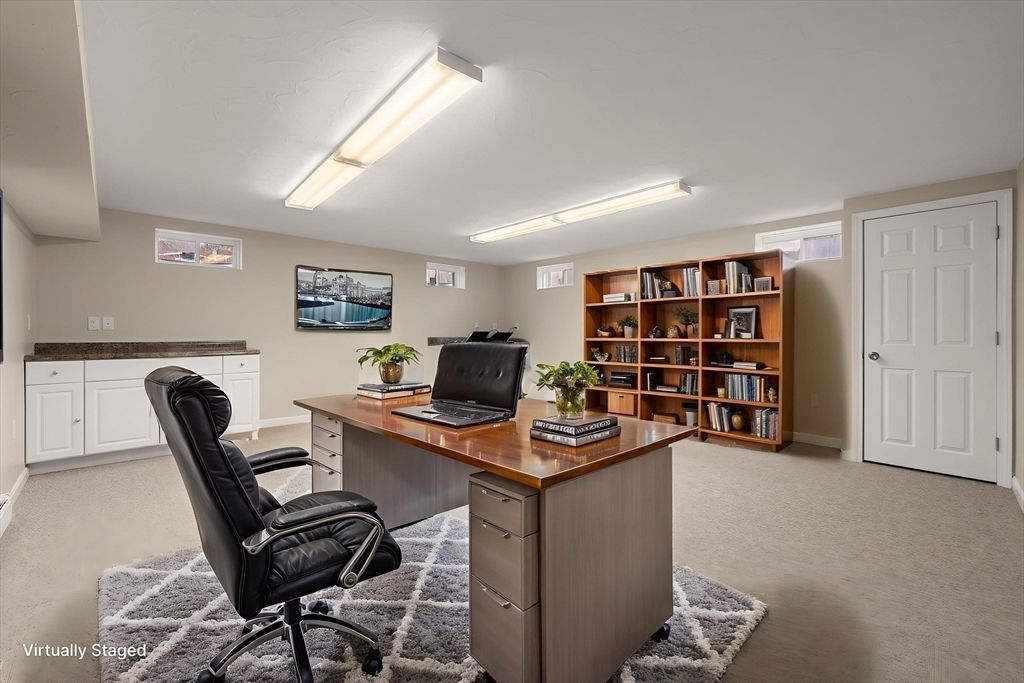 Home Office, Interior