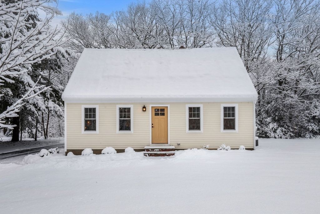 Exterior, Facade, Cape Cod