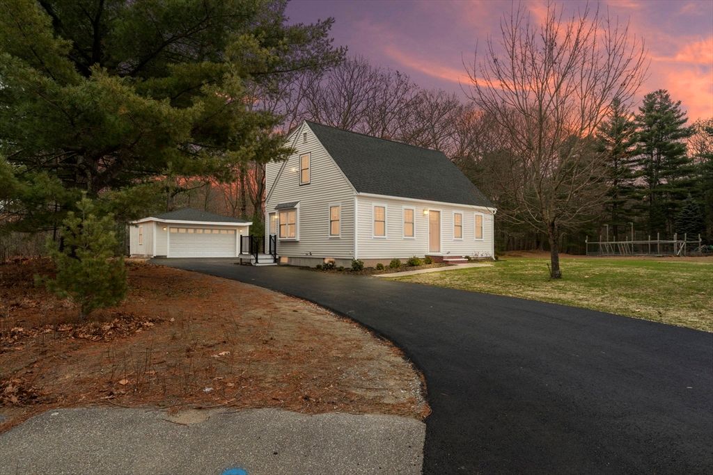 Backyard, Detached Garage, Exterior