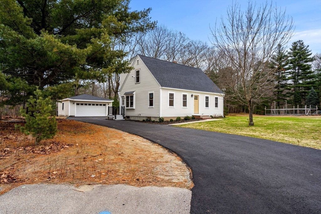 Backyard, Detached Garage, Exterior