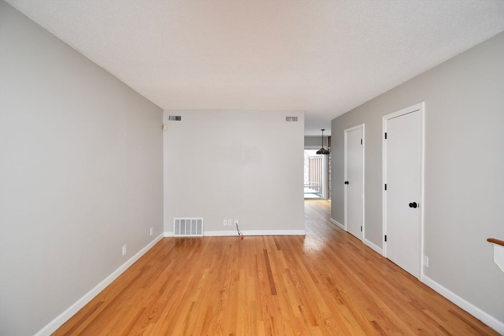 Empty room, Interior, Pendant Lights, Wood Texture Flooring