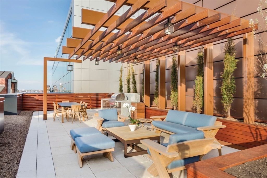 Exterior, Outdoor Kitchen