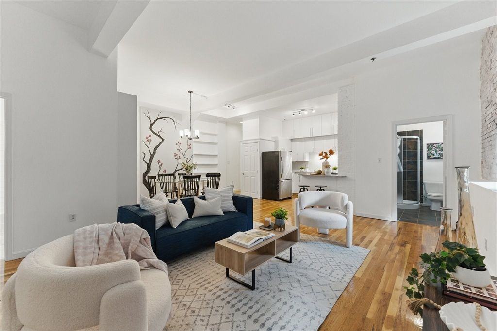 Chandelier, Dining room, Interior, Living room, Pendant Lights, Wood Texture Flooring