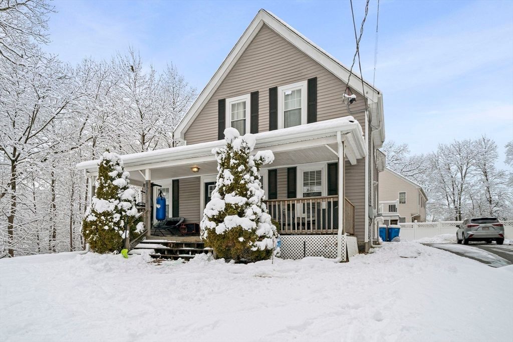 Exterior, Facade, Queen Anne Victorian