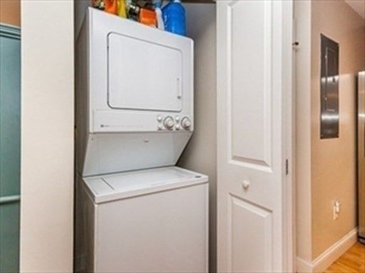 Interior, Utility Closets, Washer, Wood Texture Flooring