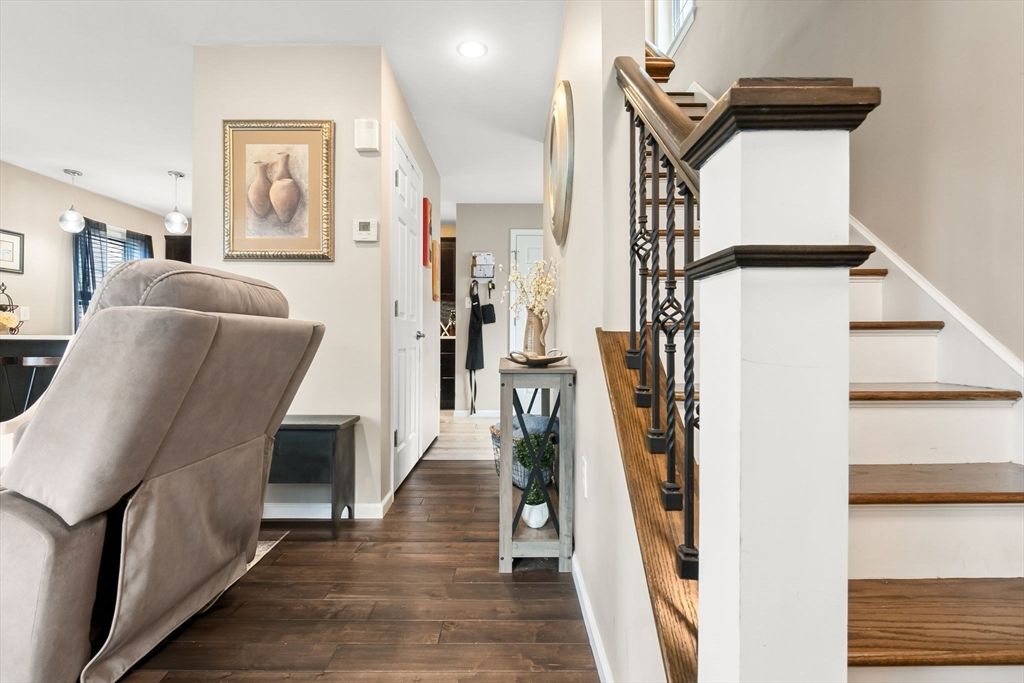 Interior, Pendant Lights, Recessed Lighting, Wood Texture Flooring