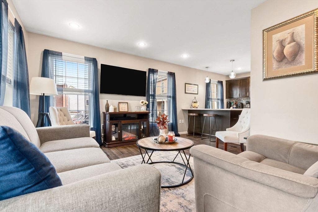 Interior, Living room, Pendant Lights, Recessed Lighting, Wood Texture Flooring
