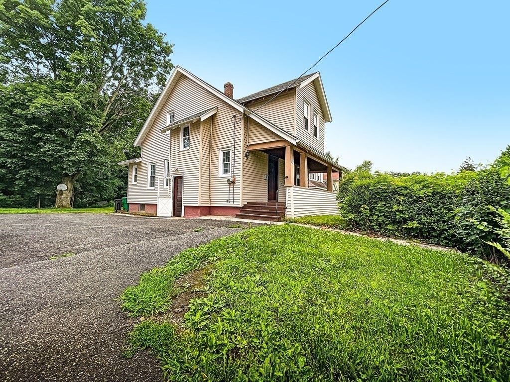 Backyard, Exterior, Facade, Queen Anne Victorian