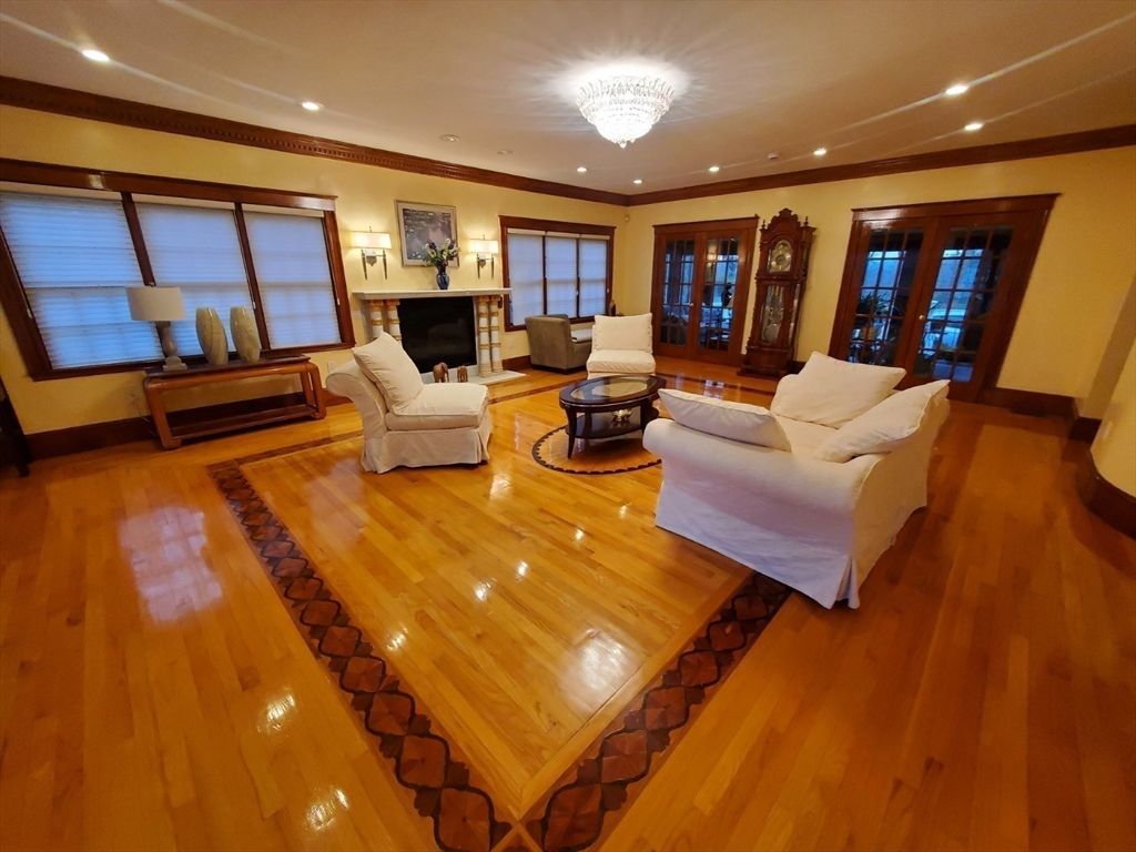 Chandelier, Dining room, Interior, Living room, Recessed Lighting, Wood Texture Flooring