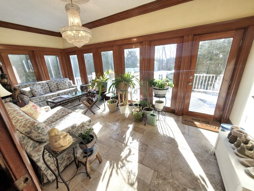 Chandelier, Interior, Living room
