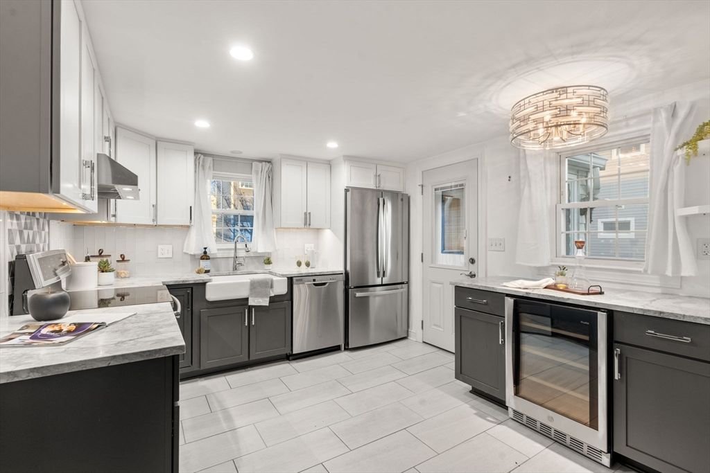 Chandelier, Interior, Kitchen, Recessed Lighting, Stainless Steel Appliances