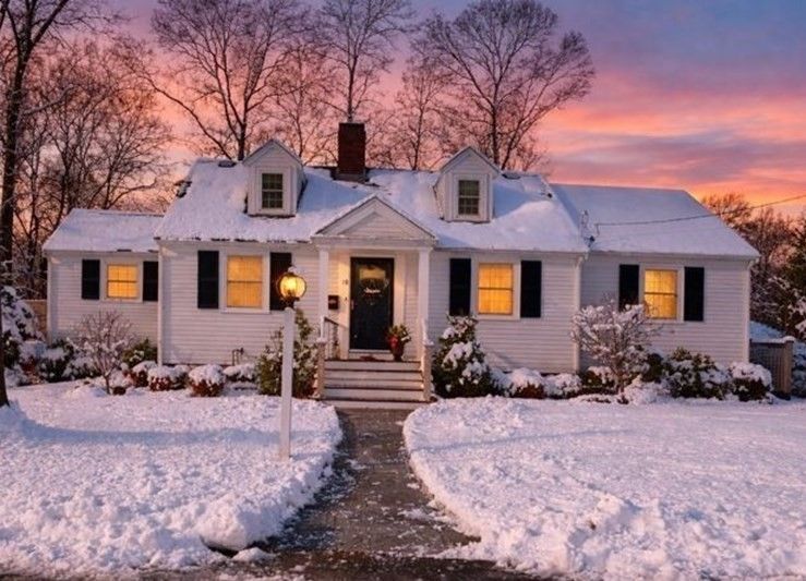Exterior, Facade, Cape Cod