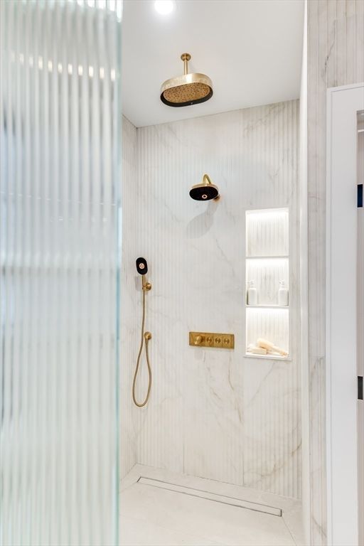 Bathroom, Interior, Marble Walls, Recessed Lighting