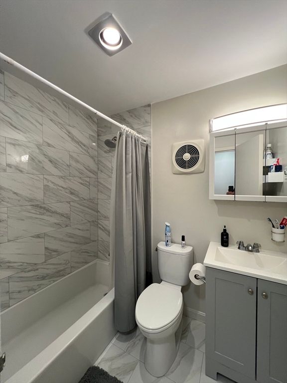 Bathroom, Interior, Marble, Marble Walls, Recessed Lighting