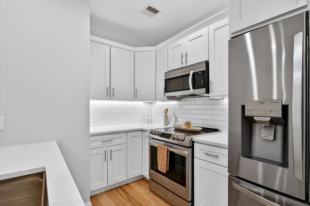 Interior, Kitchen, Stainless Steel Appliances, Wood Texture Flooring