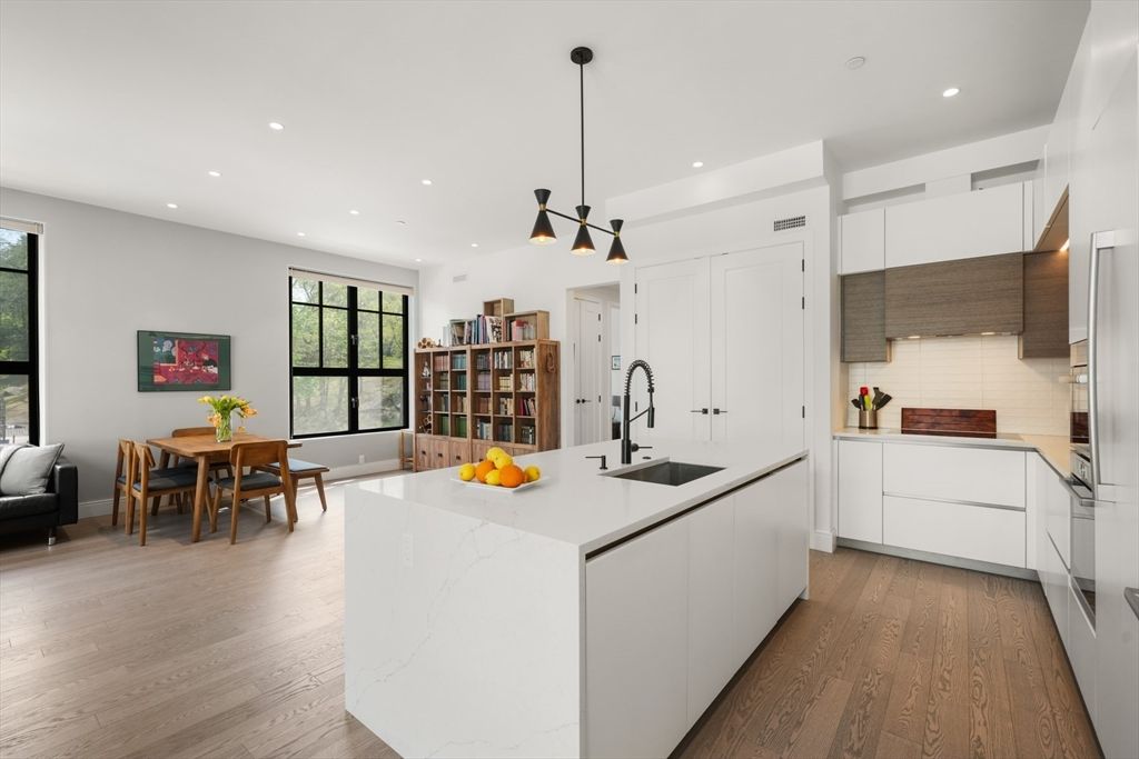 Dining room, Interior, Kitchen, Pendant Lights, Recessed Lighting, Wood Texture Flooring