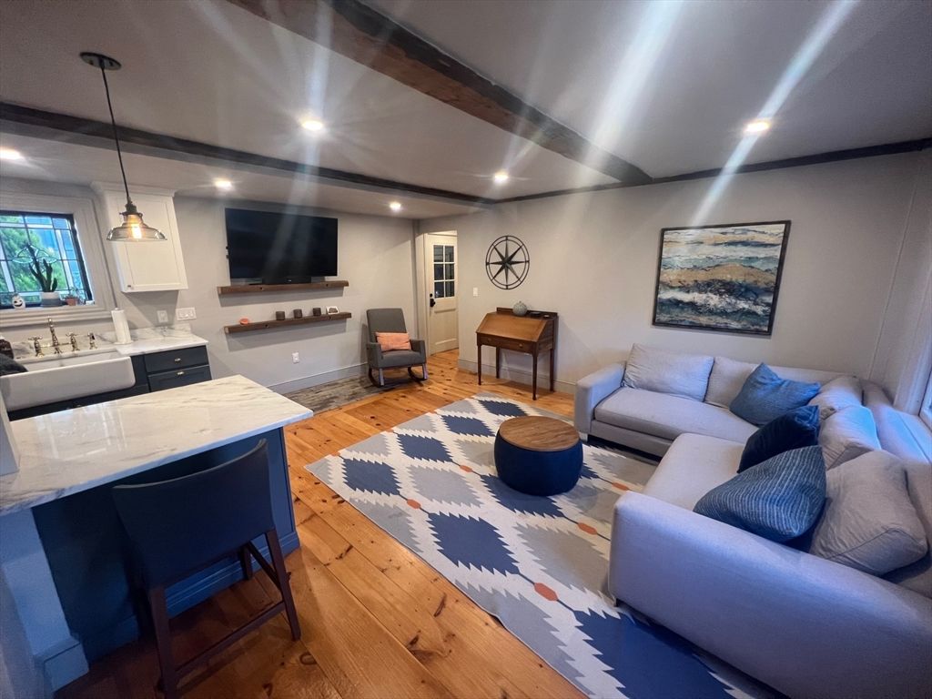 Interior, Kitchen, Living room, Pendant Lights, Recessed Lighting, Wood Texture Flooring