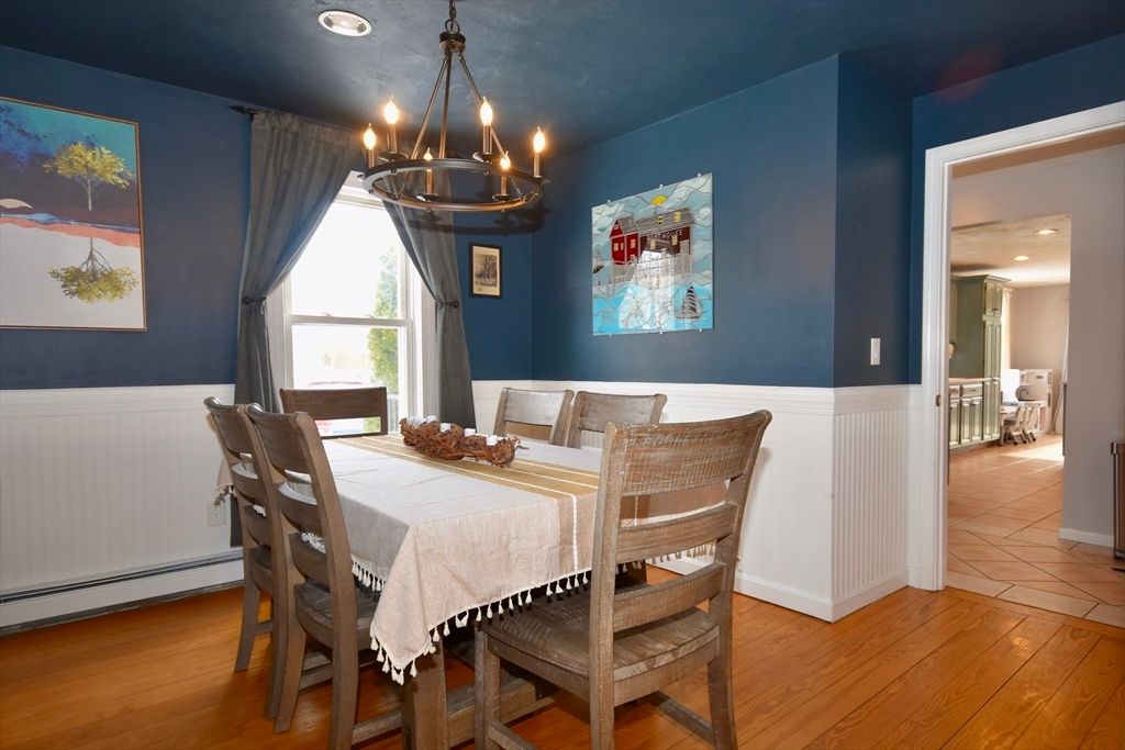 Chandelier, Dining room, Interior, Recessed Lighting, Wood Texture Flooring
