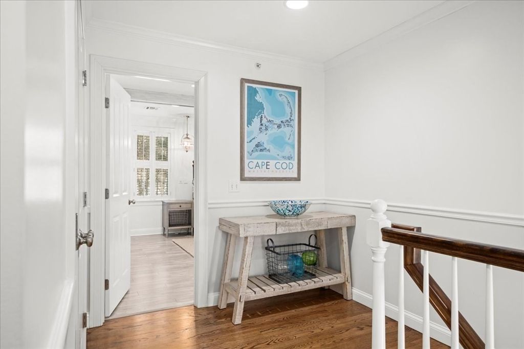Interior, Pendant Lights, Recessed Lighting, Wood Texture Flooring