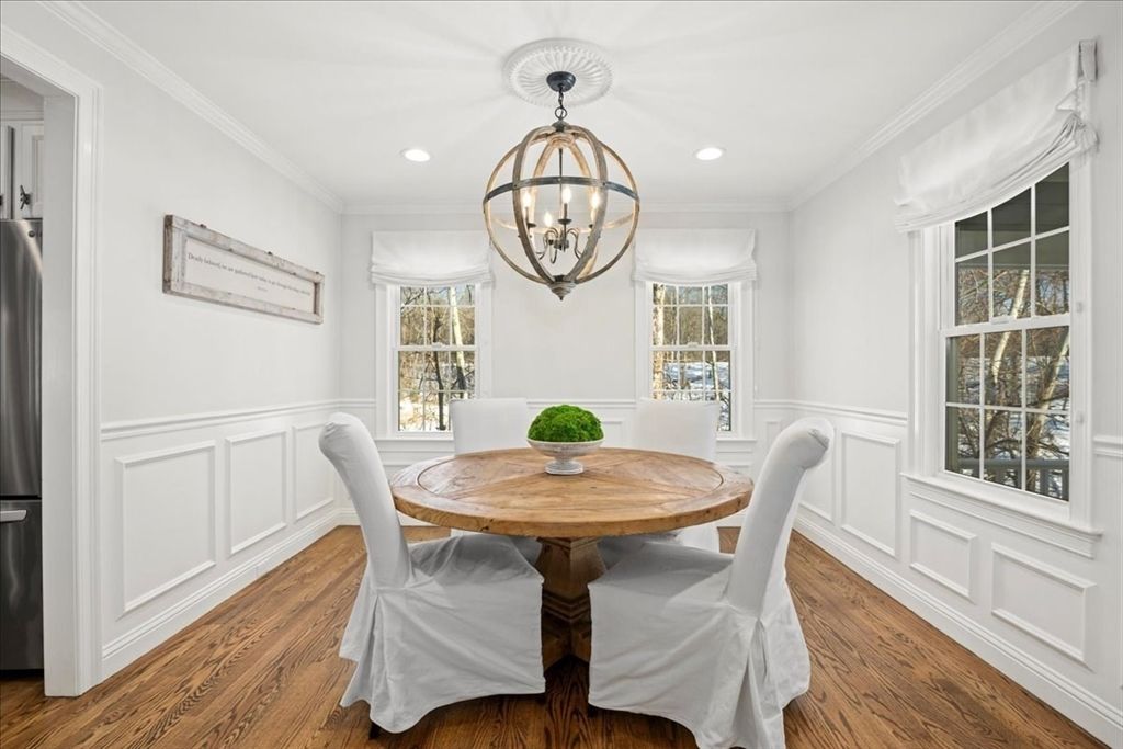 Chandelier, Dining room, Interior, Pendant Lights, Recessed Lighting, Wood Texture Flooring