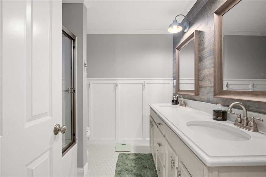 Bathroom, Dual Sink Vanities, Interior