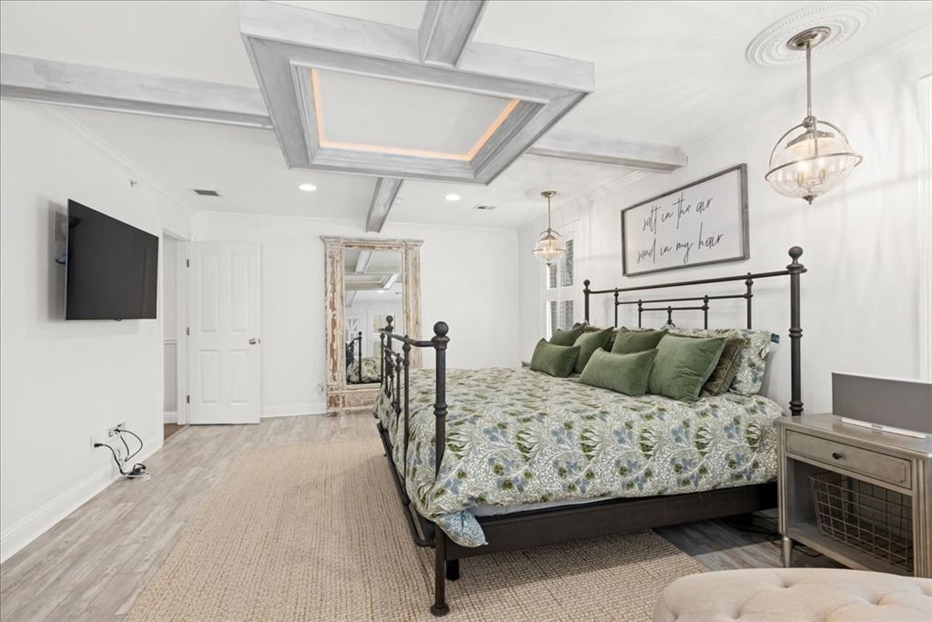 Bedroom, Interior, Pendant Lights, Recessed Lighting, Wood Texture Flooring