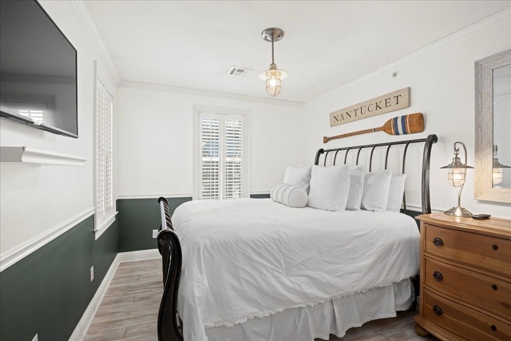 Bedroom, Interior, Pendant Lights, Wood Texture Flooring