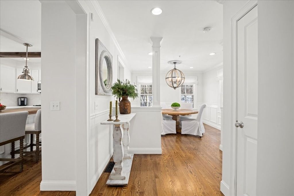 Chandelier, Dining room, Interior, Kitchen, Pendant Lights, Recessed Lighting, Wood Texture Flooring